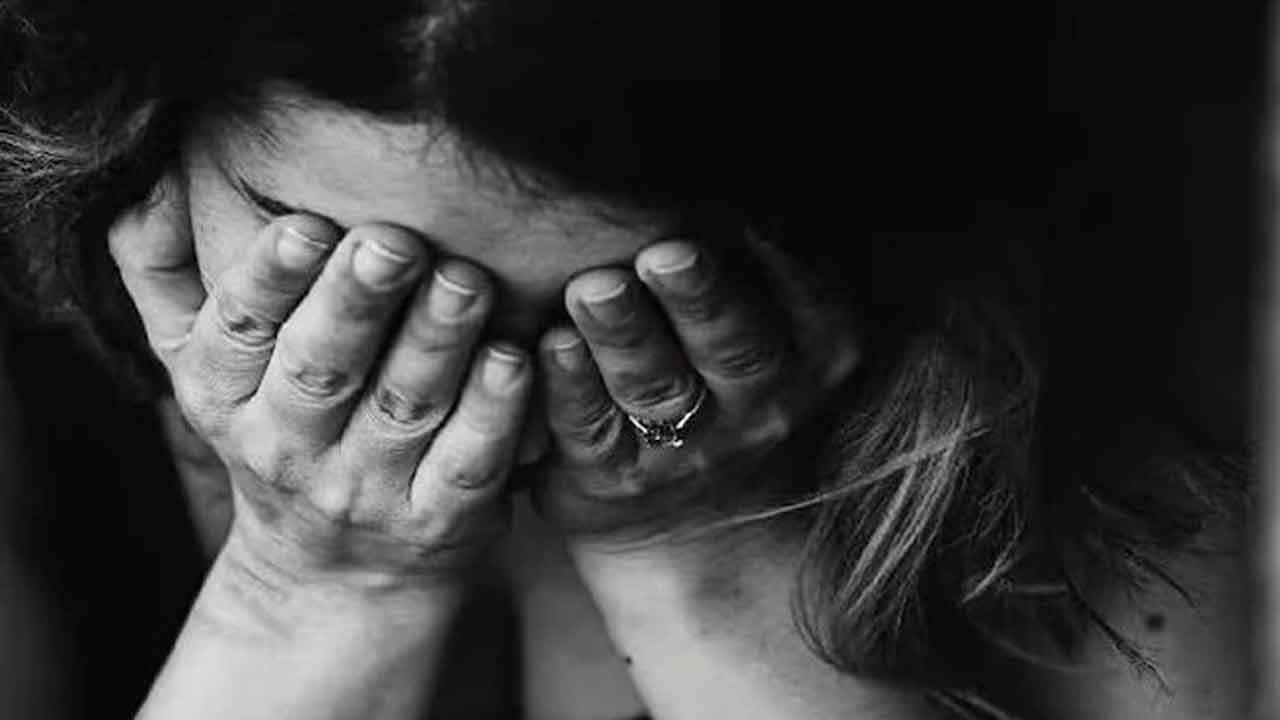 బాలికపై ఇద్దరు యువకుల లైంగికదాడి!