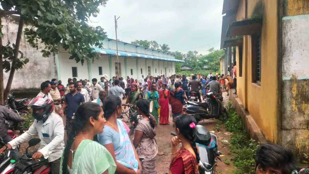 మూడు రోజులైనా దొరకని బస్తా..!