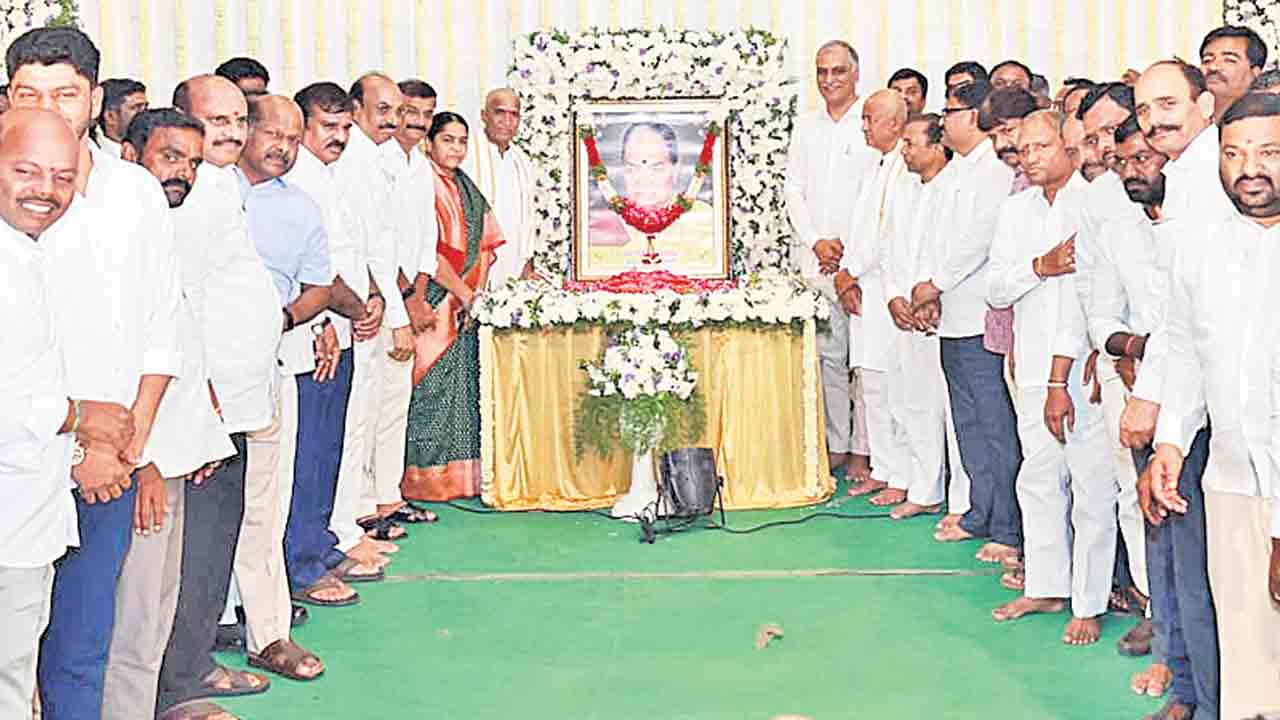 వజ్రమ్మకు ఘననివాళి