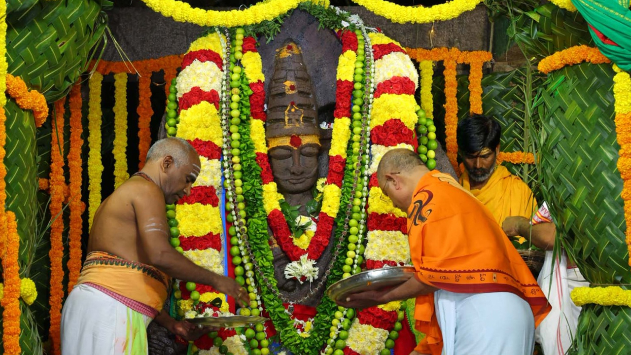 Srisailam | వీర‌భ‌ద్రా శ‌ర‌ణు శ‌ర‌ణు..! క్షేత్ర‌పాల‌కుడికి విశేష అర్చ‌న‌లు..!