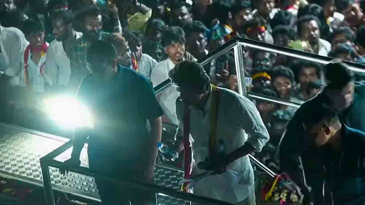 Stampede | విజయ్‌ ప్రసంగిస్తున్నప్పుడు పవర్‌ కట్‌ చేయమని టీవీకేనే కోరింది : తమిళనాడు విద్యుత్‌ బోర్డు