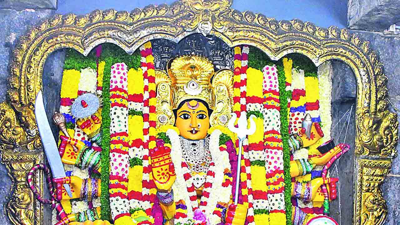 భవానీ మాతగా భద్రకాళీ