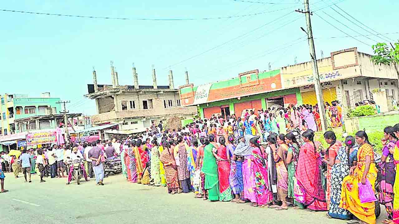 ఎమ్మెల్యేలు ఎక్కడ?