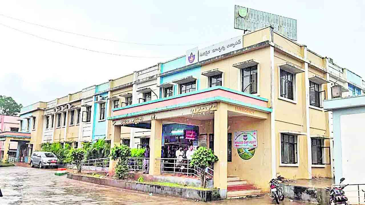 పేరుకే జిల్లా ఆసుపత్రి