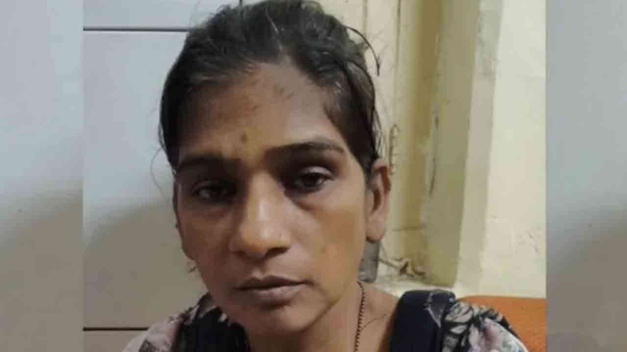 Woman Thrashes Children | చికెన్‌ కావాలని అడిగిన పిల్లలు.. చపాతీ కర్రతో కొట్టిన   తల్లి, కొడుకు మృతి