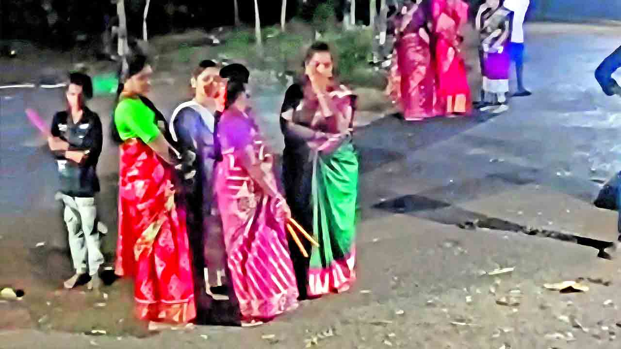 పోలీసుల అత్యుత్సాహం