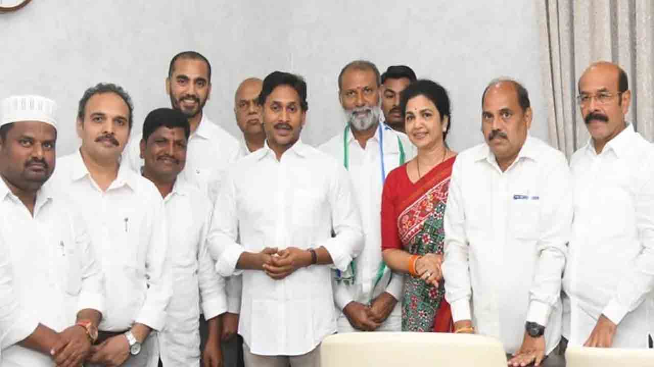 Joinings | ఏపీలో కూటమి పార్టీకి షాక్‌.. వైసీపీలో చేరిన టీడీపీ, బీజేపీ నాయకులు