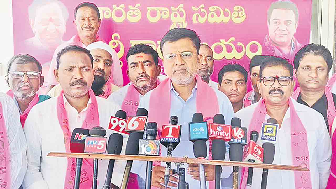 రేవంత్‌కు ప్రాజెక్టులపై అవగాహన శూన్యం