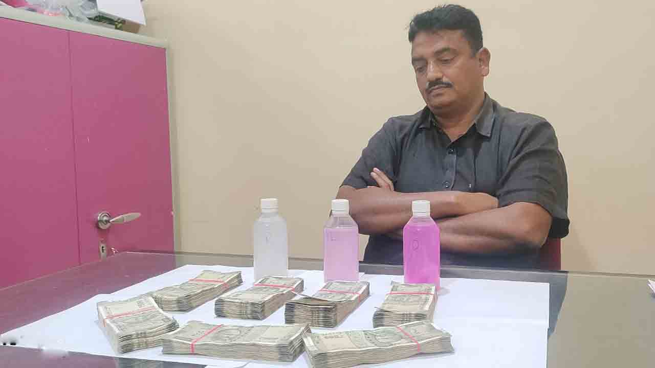 ACB | లంచం తీసుకుంటూ ఏసీబీకి పట్టుబడిన ఎల్లంపేట టౌన్‌ప్లానింగ్‌ అధికారి రాధాకృష్ణా రెడ్డి