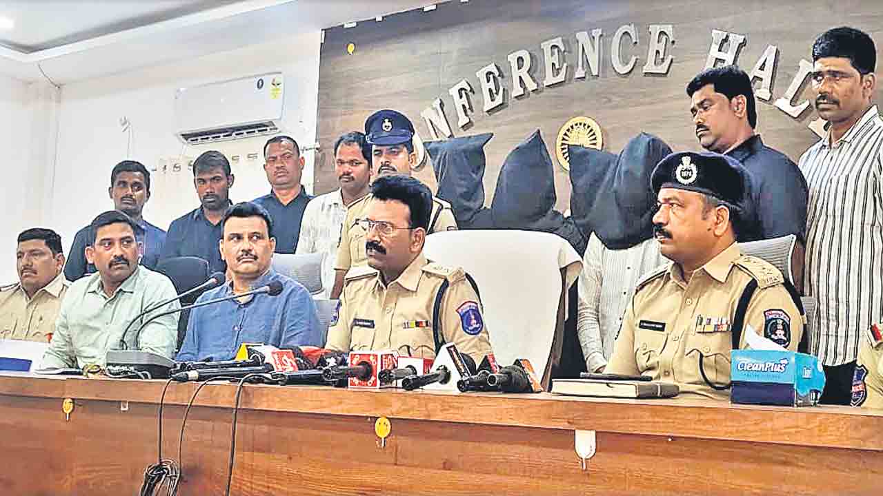 ఒంటరి మహిళలే టార్గెట్‌..