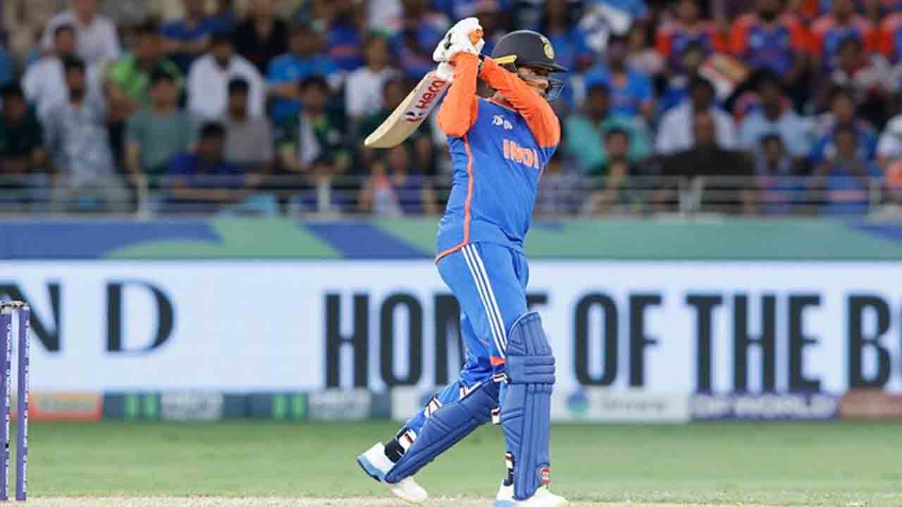 IND vs PAK | పవర్ ప్లేలో దంచేసిన అభిషేక్, తిలక్ వర్మ.. టీమిండియా స్కోర్..?