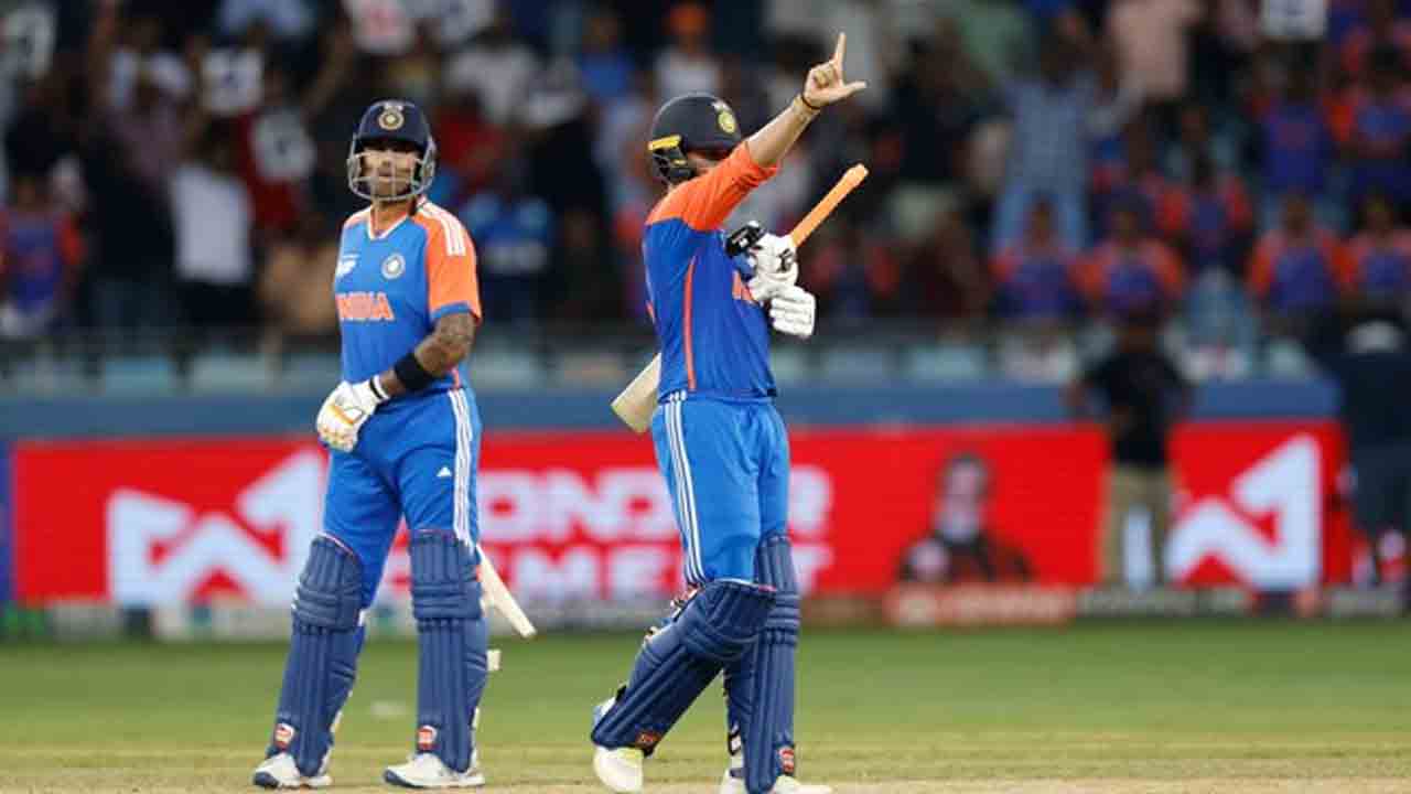 IND vs SL | బౌండరీలతో చెలరేగుతున్న అభిషేక్.. 22 బంతుల్లోనే ఫిఫ్టీ