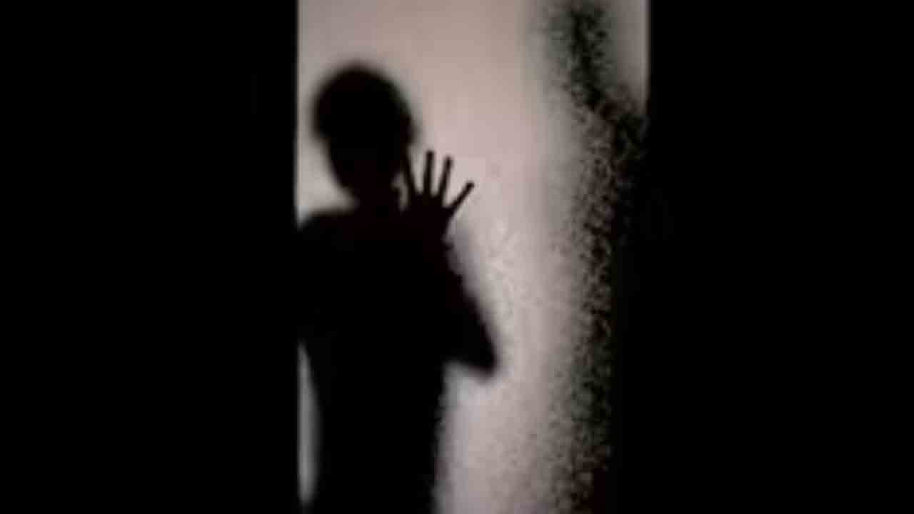 Man abuse lover’s son | ప్రియురాలి కుమారుడిపై వ్యక్తి లైంగిక వేధింపులు.. ప్రైవేట్   భాగాన్ని సర్జరీ చేయించుకోవాలని బలవంతం