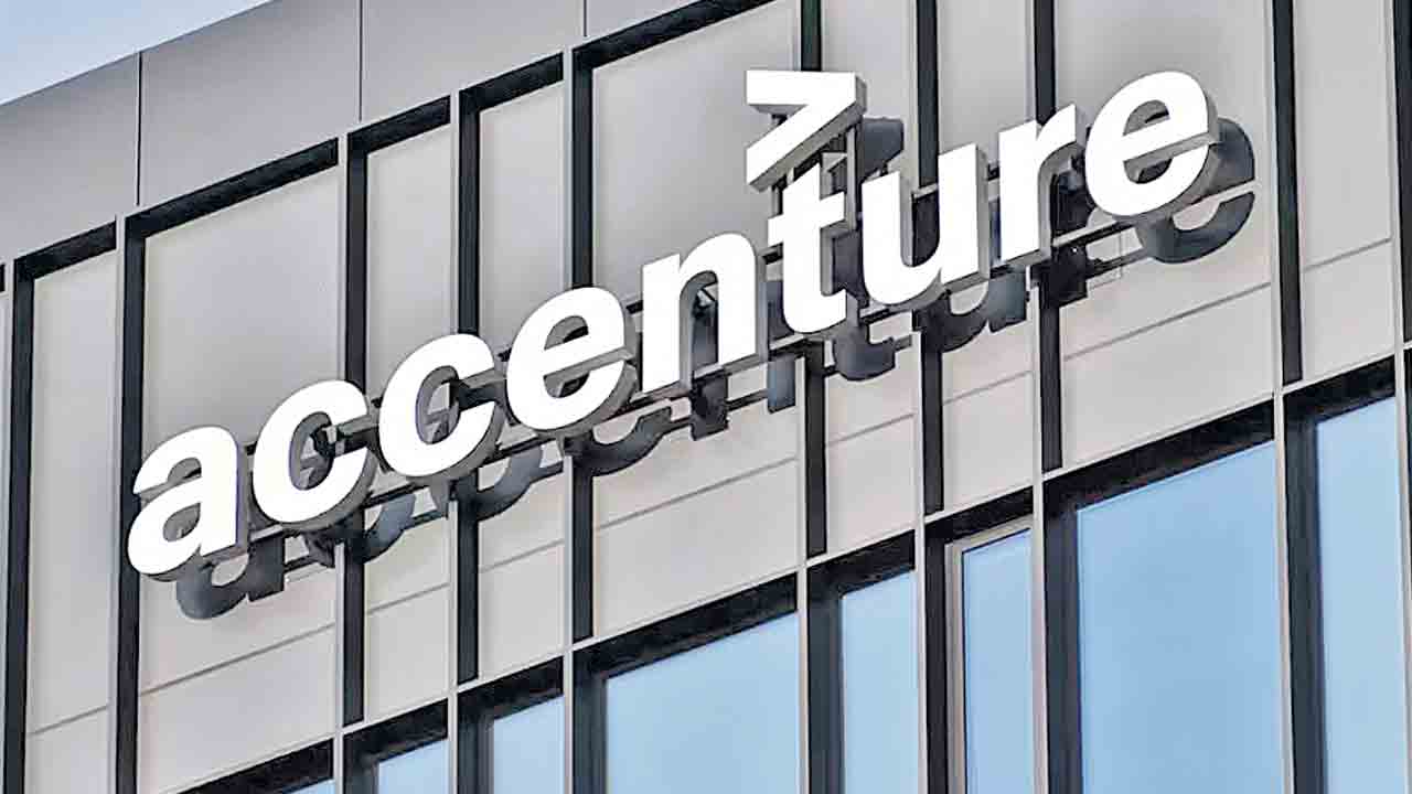 3 నెలల్లో 11 వేల మందిపై వేటు.. యాక్సెంచర్‌లో తొలగింపులు