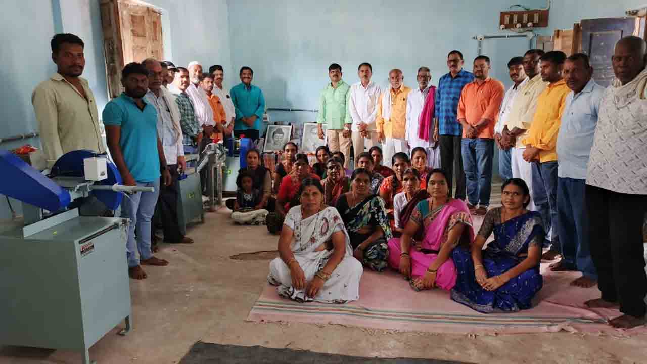 Narnoor | స్వయం ఉపాధితో మహిళలు ఆర్థికంగా ఎదగాలి : ఆడే సురేష్