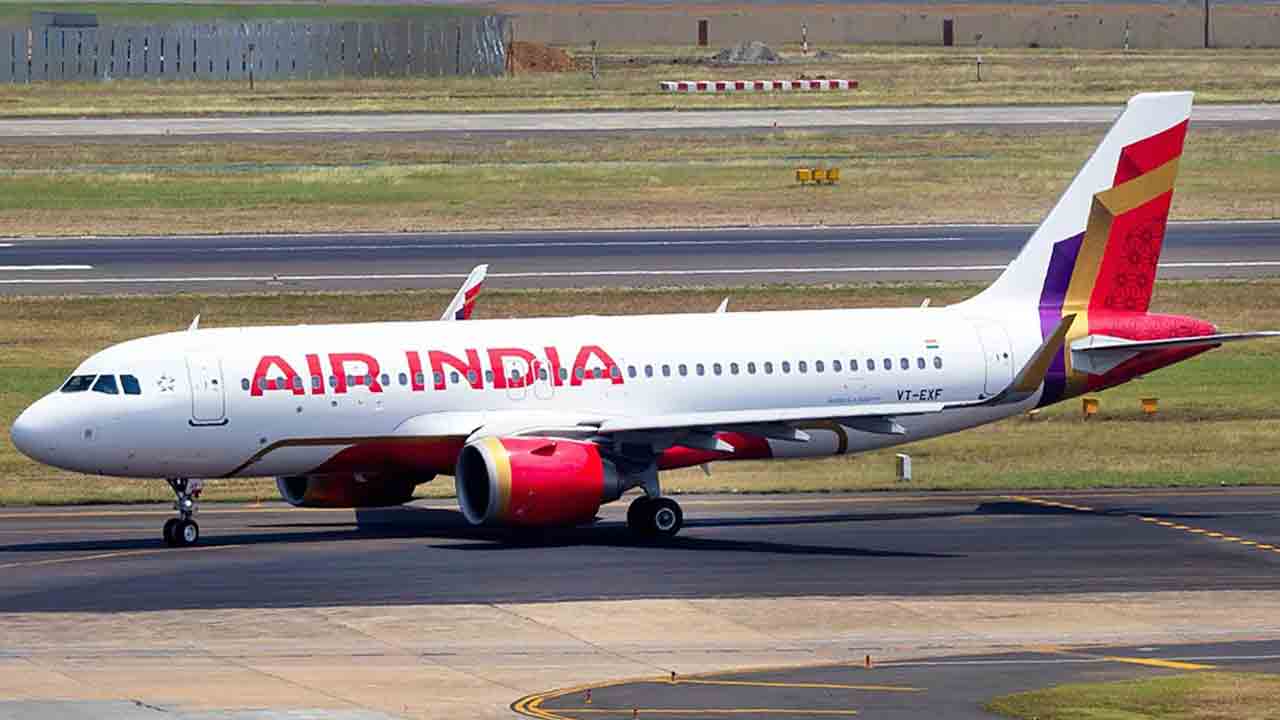 Air India | ఎయిర్ ఇండియా విమానంలో పనిచేయని ఏసీ.. 2 గంటల తర్వాత ప్రయాణికులను దించేశారు