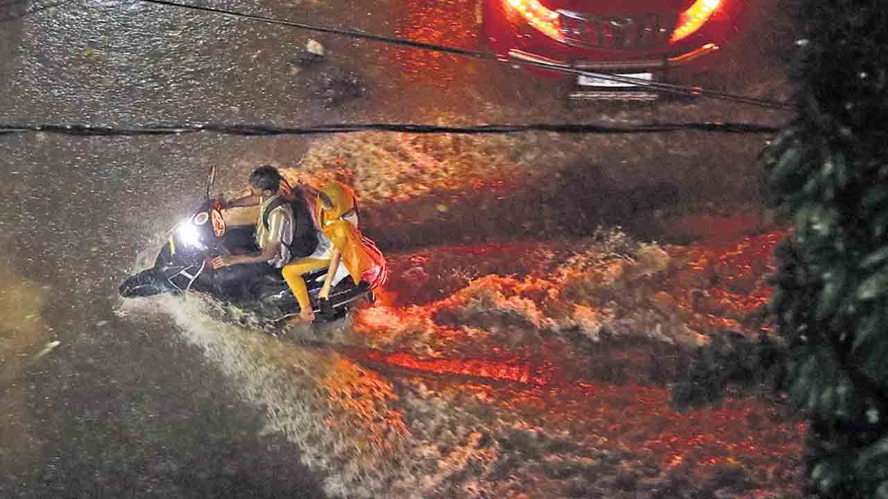 Alair | ఆలేరులో వర్ష బీభత్సం.. లోతట్టు ప్రాంతాలు జలమయం..!