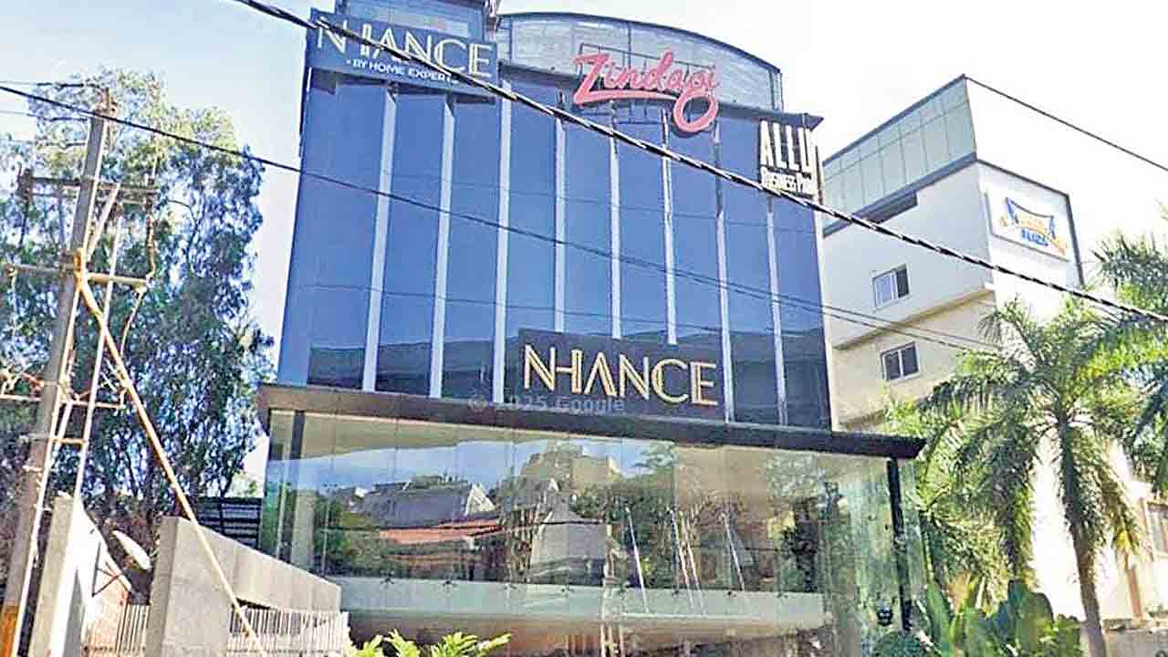 అల్లు అర్జున్‌కు జీహెచ్‌ఎంసీ షాక్‌