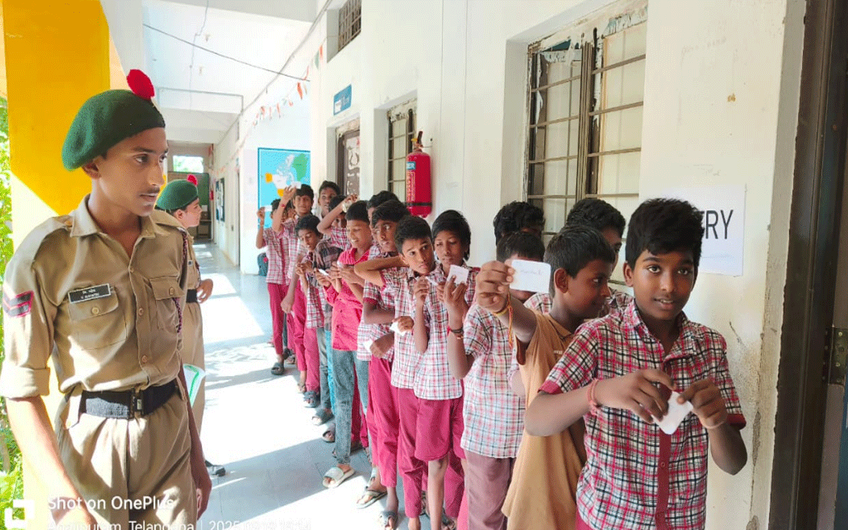 Penpahad : విద్యార్థుల్లో ఎన్నికల జోష్