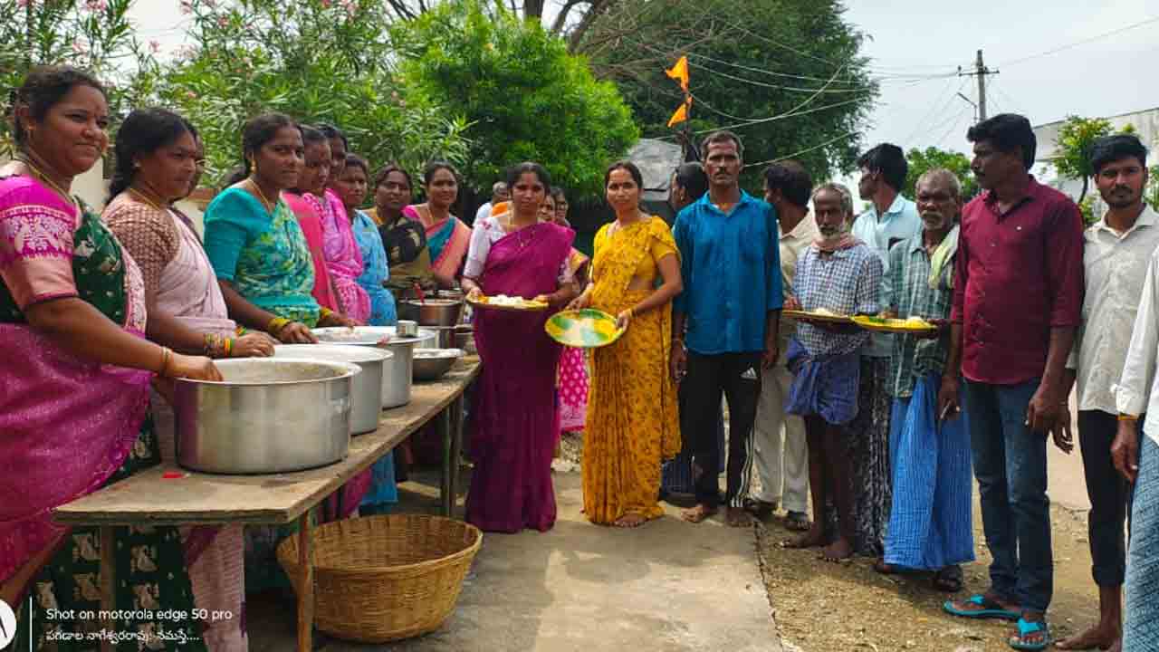 Maha Annadanam | దుర్గామాత మండపాల వద్ద మహా అన్నదానం