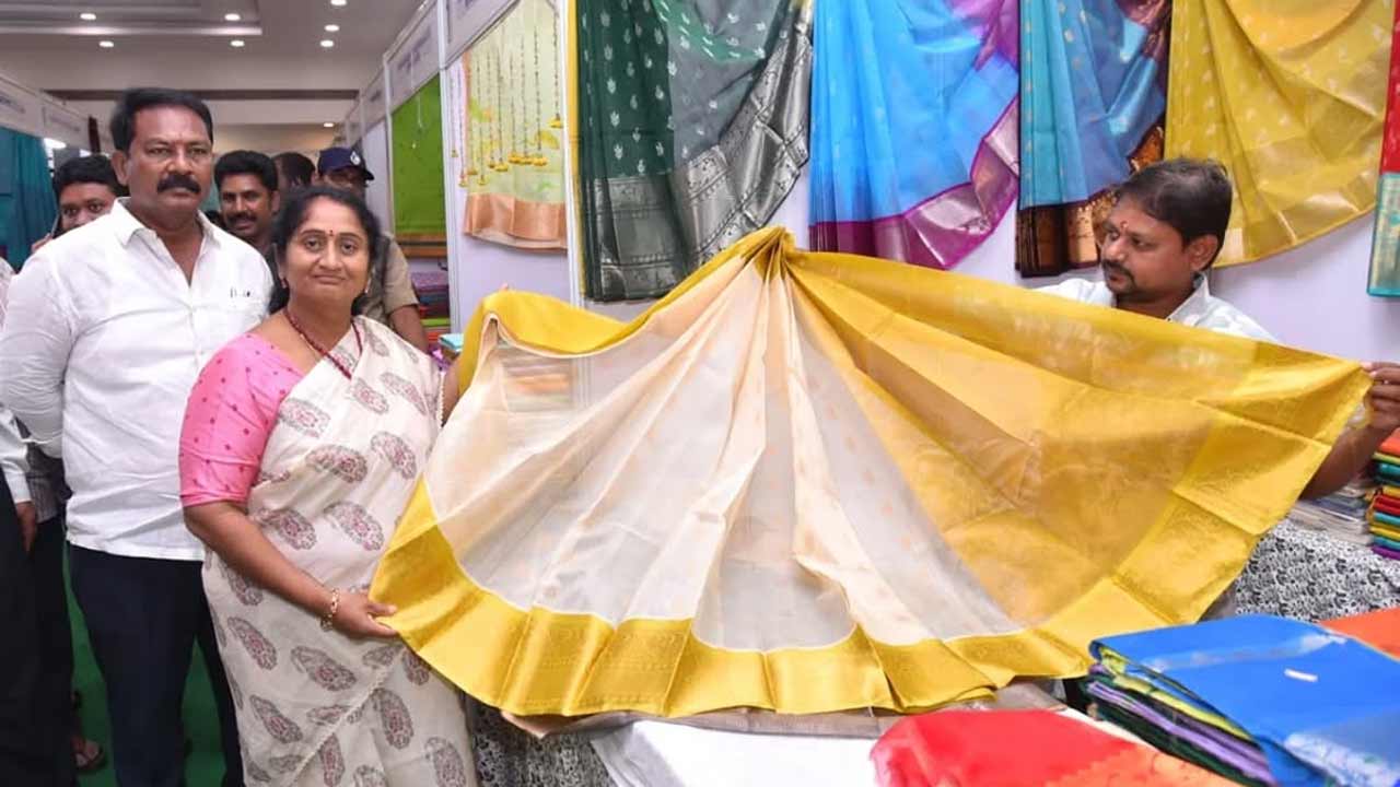 Festival Discount | దసరా, దీపావళి పండుగలకు బంపరాఫర్‌.. చేనేత వస్త్రాలపై 40 శాతం డిస్కౌంట్‌