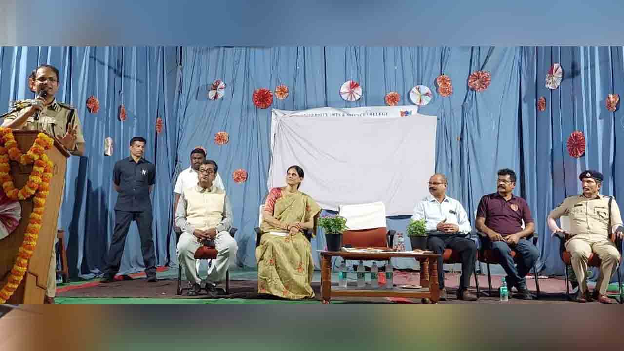 CP Sanpreet Singh | సైబర్ నేరాల పట్ల అప్రమత్తంగా ఉండాలి : సీపీ సన్ప్రీత్ సింగ్