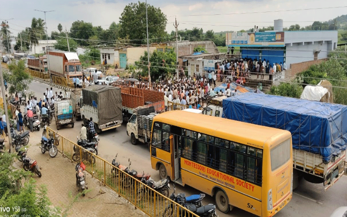 Arvapally : ‘రైతులకు యూరియా అందించడంలో కేంద్ర, రాష్ట్రాలు విఫలం’