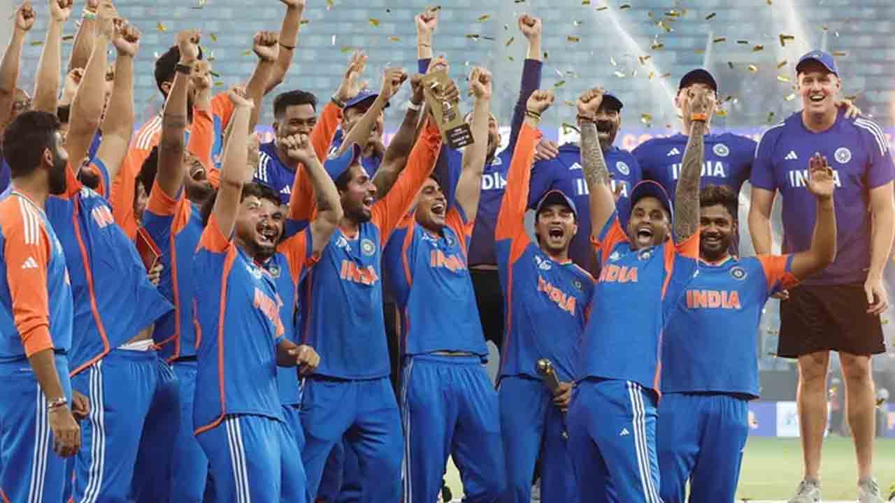 Asia Cup Trophy |  ఆసియా కప్ ట్రోఫీ వివాదం.. ఐదు బోర్డుల చేతుల్లో నిర్ణయం..!
