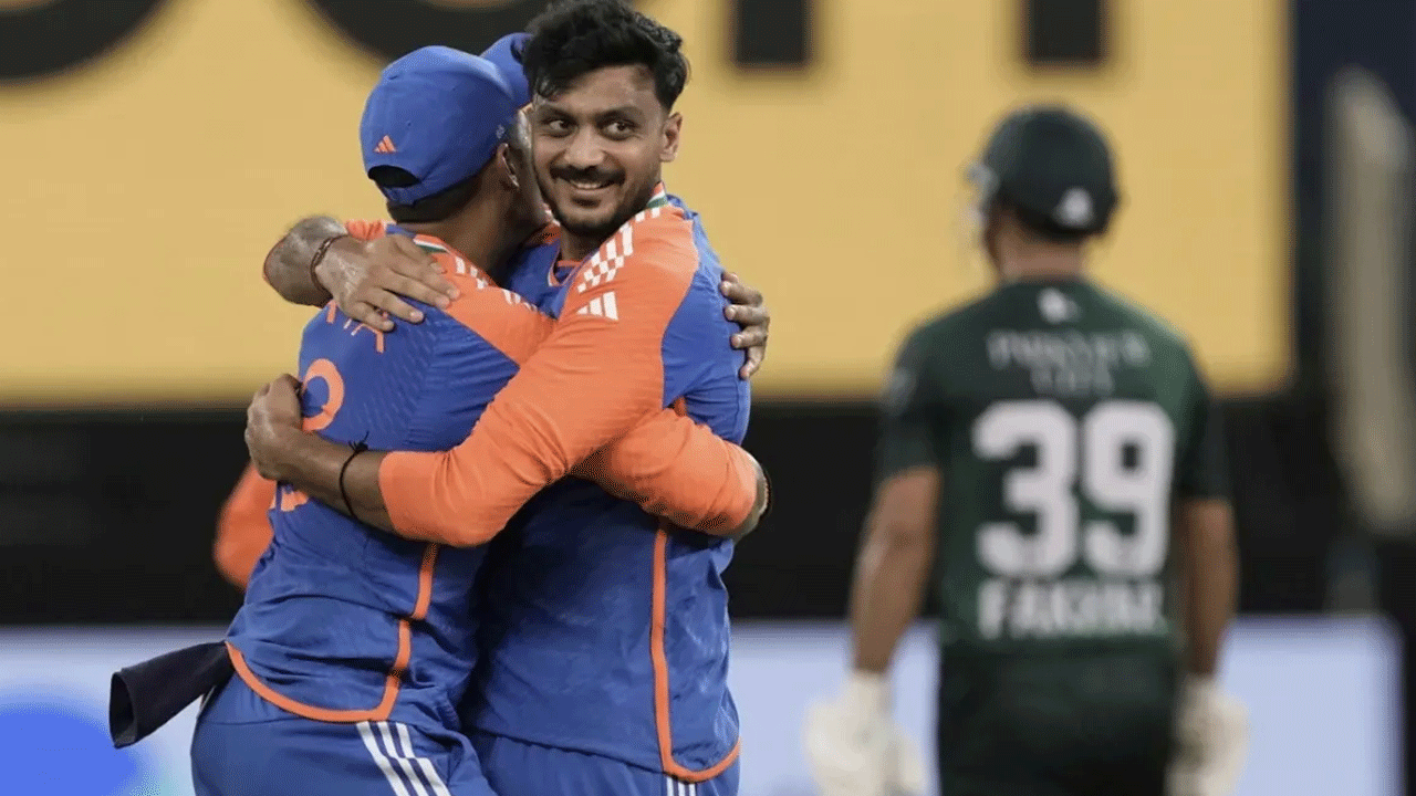 Axar Patel: అక్ష‌ర్ ప‌టేల్ త‌ల‌కు గాయం.. పాక్‌తో మ్యాచ్‌లో ఆడేది డౌటే