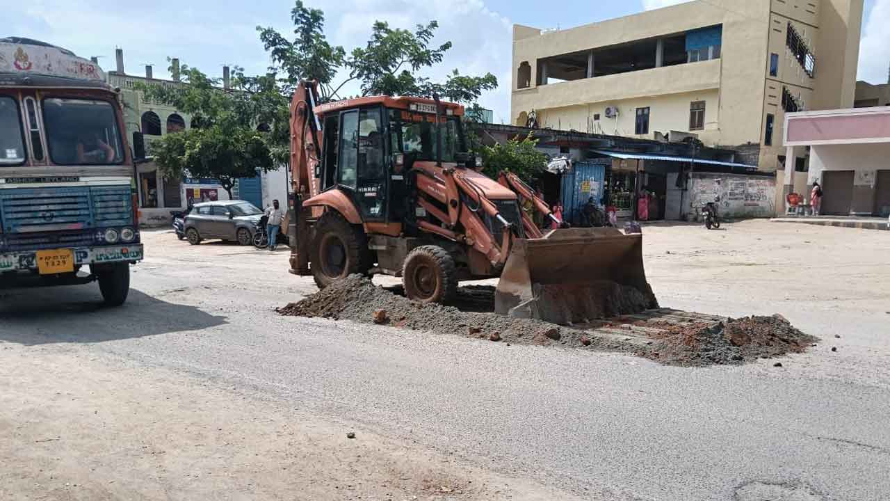 Bachhannapet | కొడవటూరు రోడ్డుకు తాత్కాలిక మరమ్మతు.. ఎమ్మెల్యే పల్లా ఆదేశాలతో కదలిక