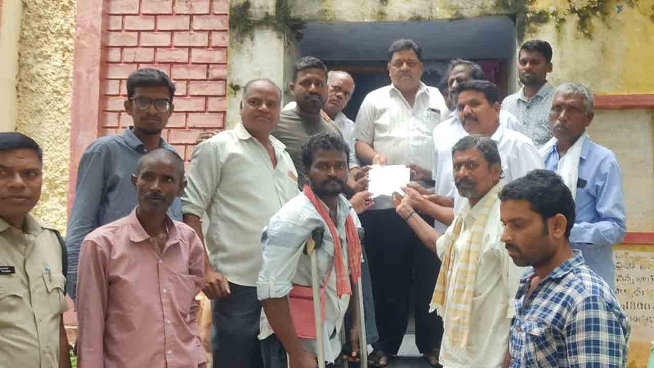 Pensions | పెన్షన్స్ పెంచాలని బచ్చన్నపేట తహసీల్దార్ కార్యాలయం ముట్టడి