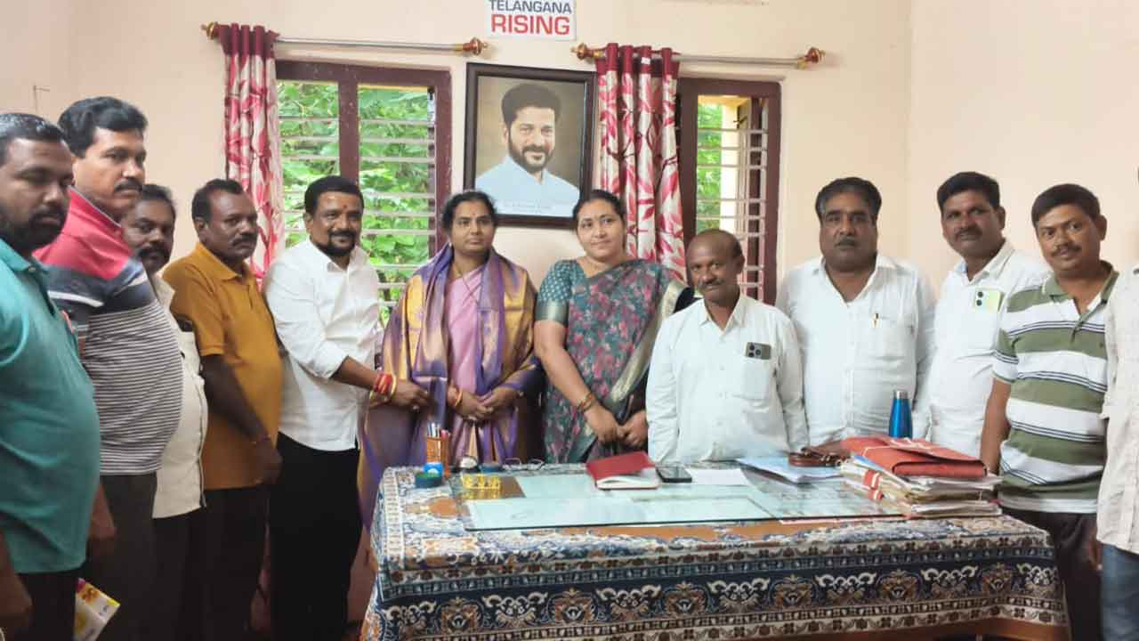 Bachhannapet | బచ్చన్నపేట నూతన ఎంపీడీవోని సన్మానించిన కాంగ్రెస్ పార్టీ నాయకులు