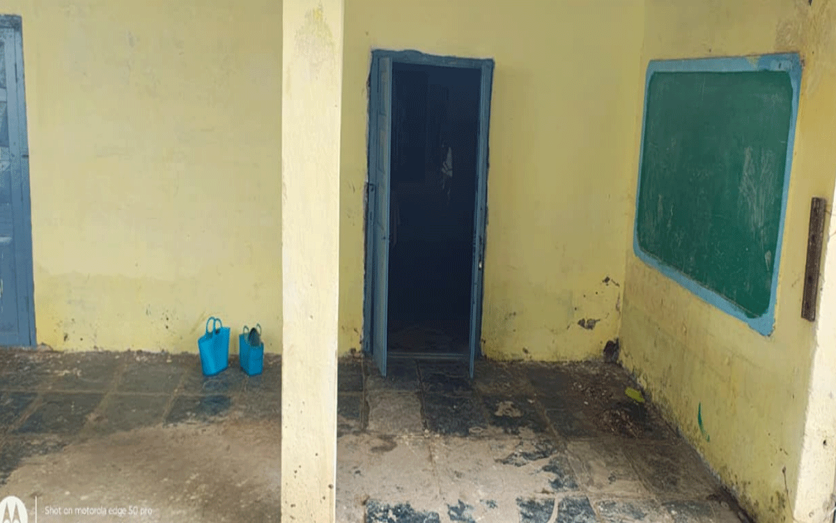 Karepally : ప్రభుత్వ పాఠశాలల్లో పోకిరిల పాడు పనులు