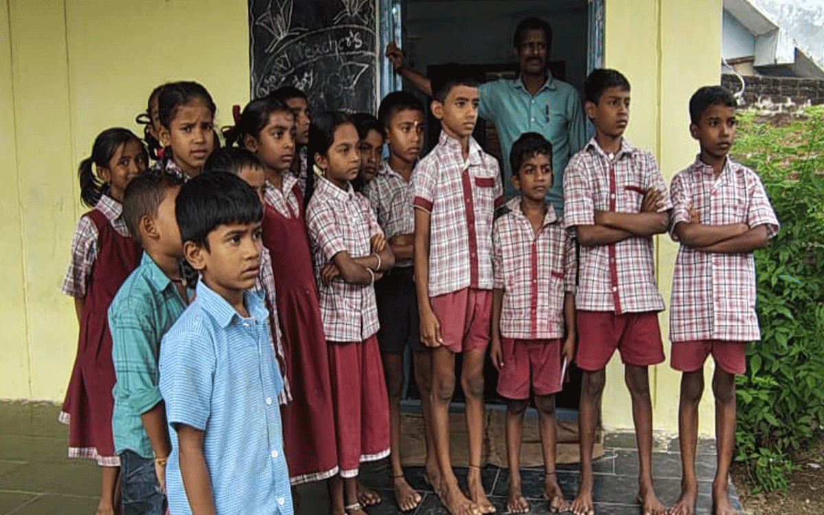 Karepally : ప్రభుత్వ పాఠశాలల్లో పోకిరిల పాడు పనులు