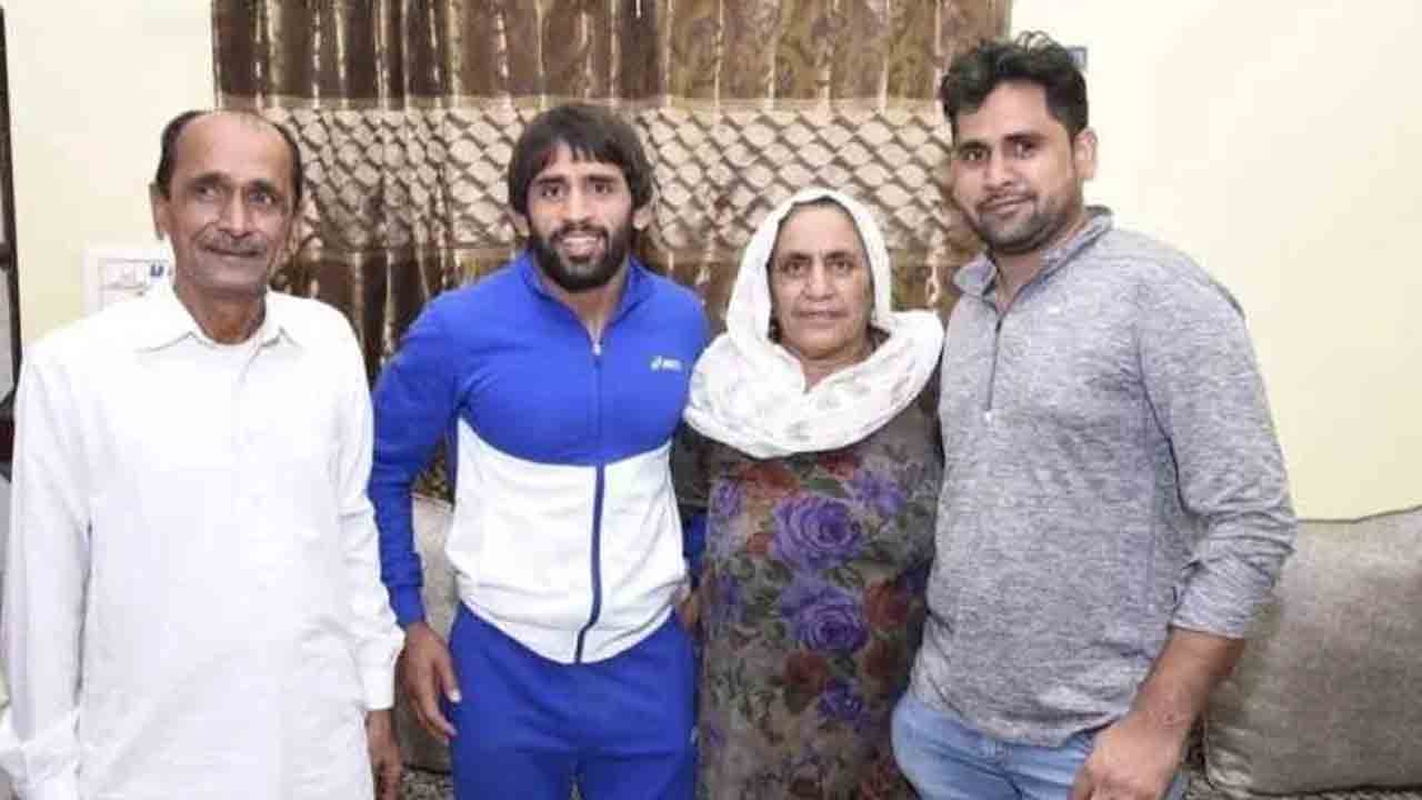 Balwan Punia | ఒలింపిక్ విజేత ఇంట్లో విషాదం.. తండ్రి కన్నుమూత