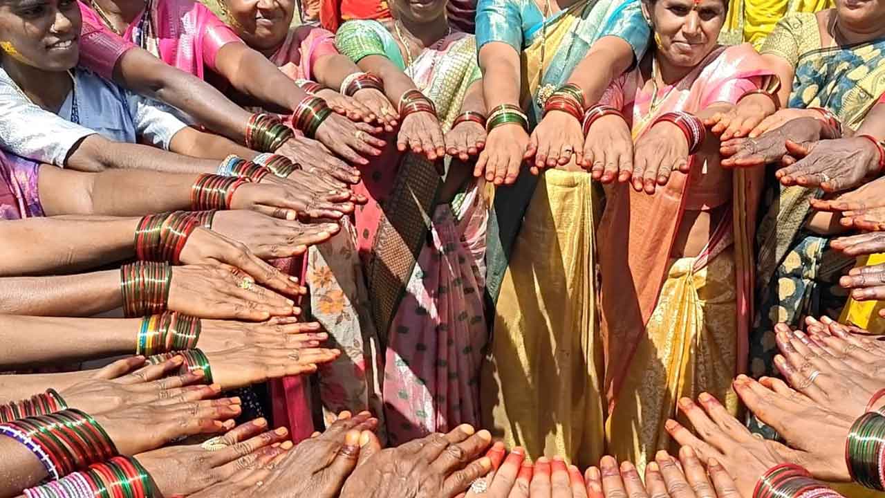 Bangles festival | రాగోజీపేటలో ఘనంగా గాజుల పండగ.. ఊరంతా సందడే సందడి