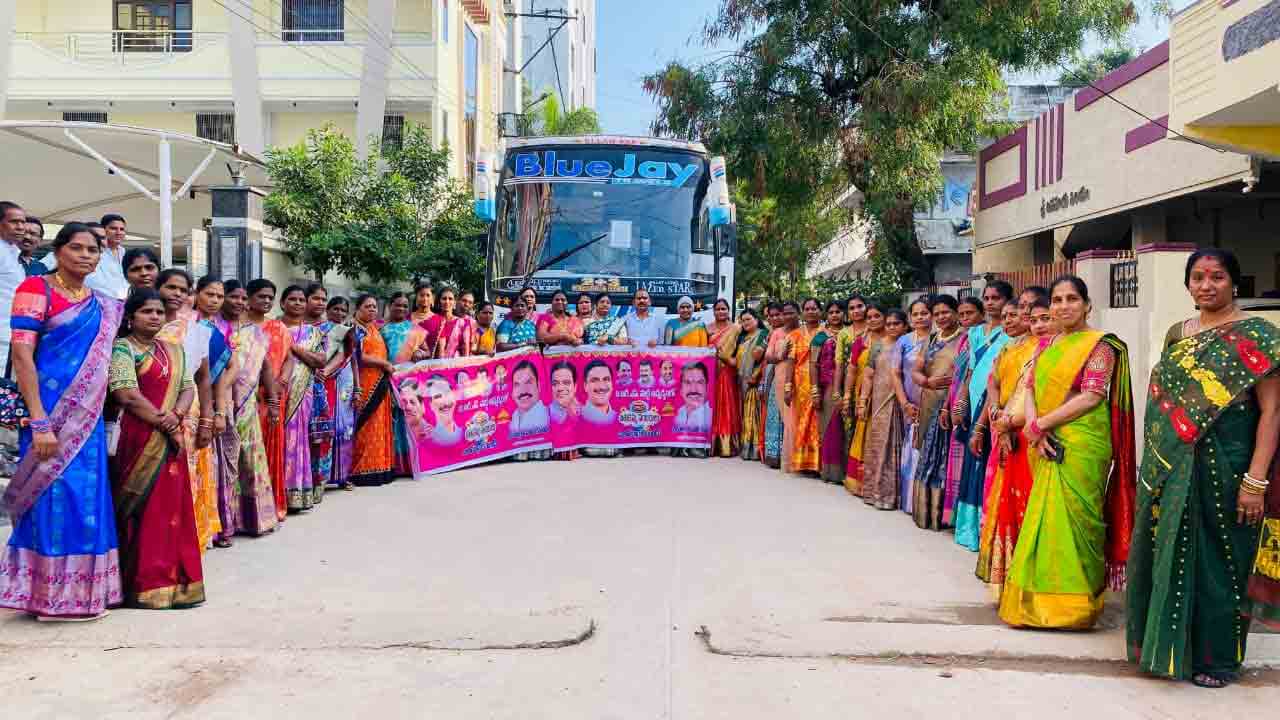 Bathukamma celebrations | బీఆర్‌ఎస్‌ ఆధ్వర్యంలో బతుకమ్మ సంబురాలు.. ప్రత్యేక బస్సులో నెక్లెస్‌ రోడ్డుకు మహిళలు