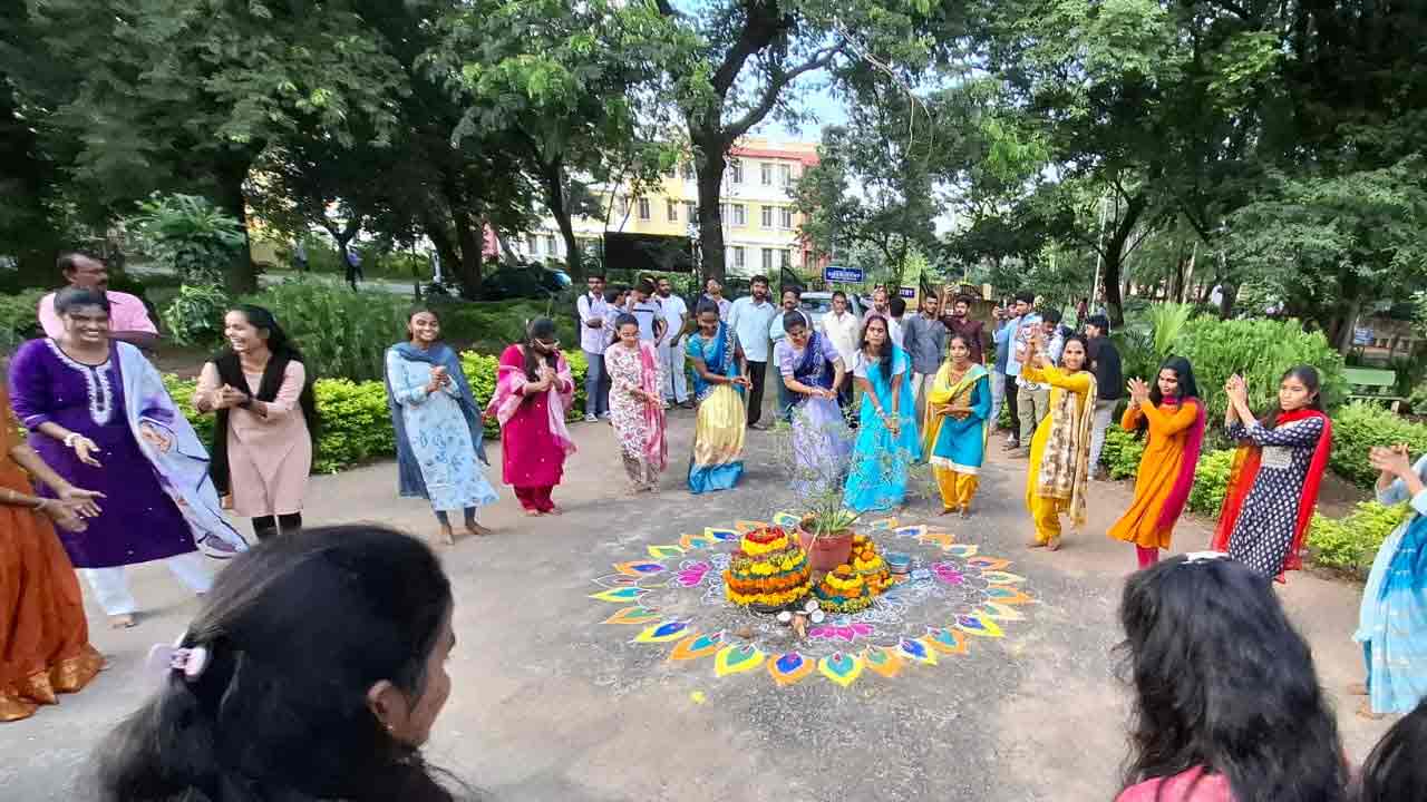 Bathukamma Ku1