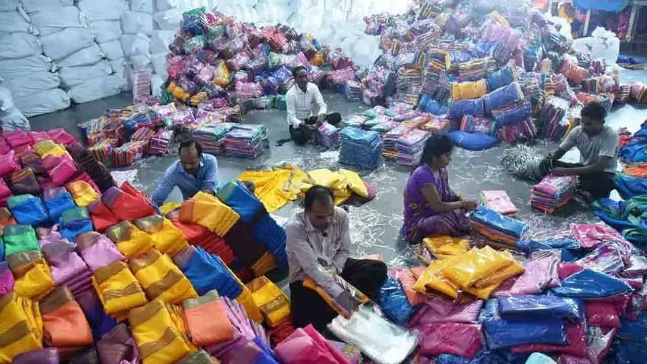 బతుకమ్మ చీరలకు మంగళం ?