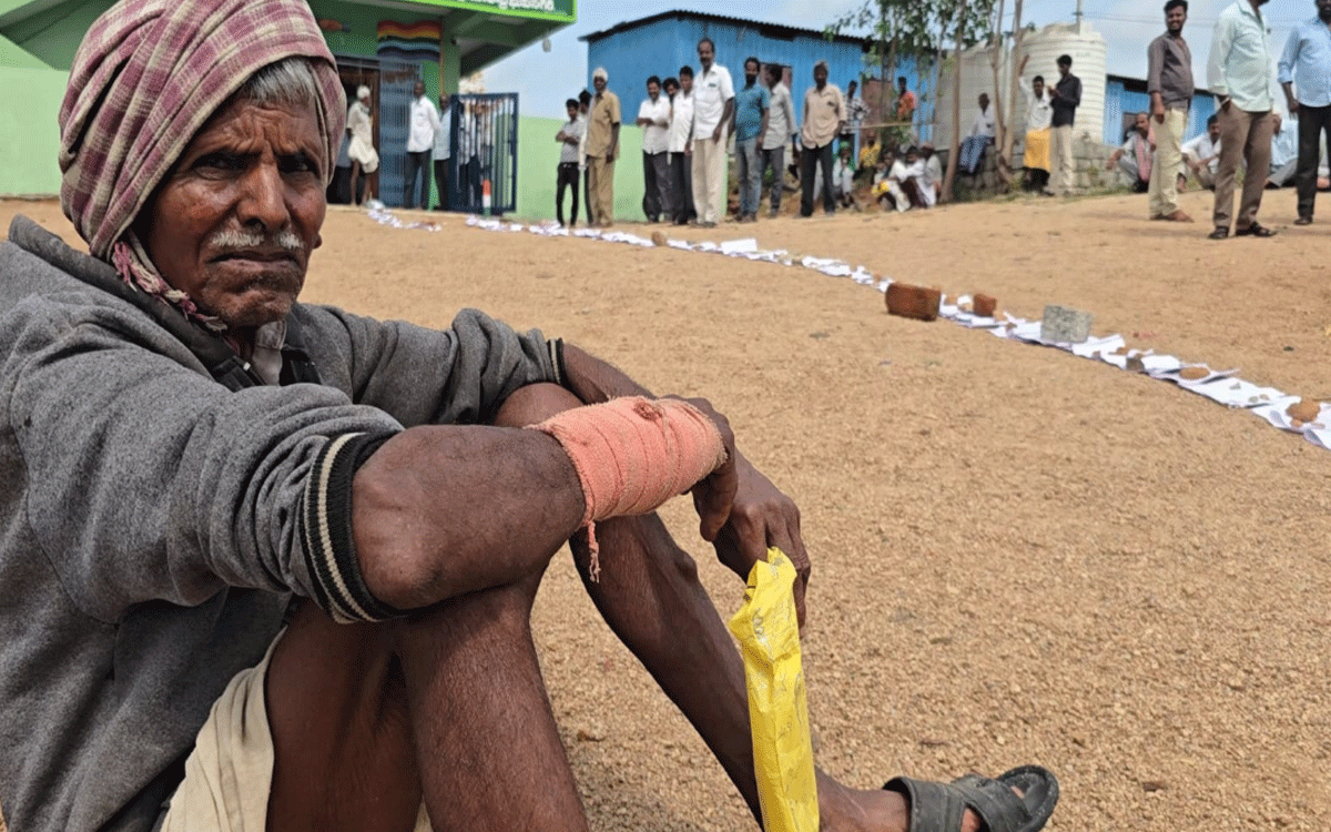 Rajapet : గింత తిప్పలు ఎప్పుడు జూడలే.. వృద్ధ రైతు భిక్షపతి ఆవేదన