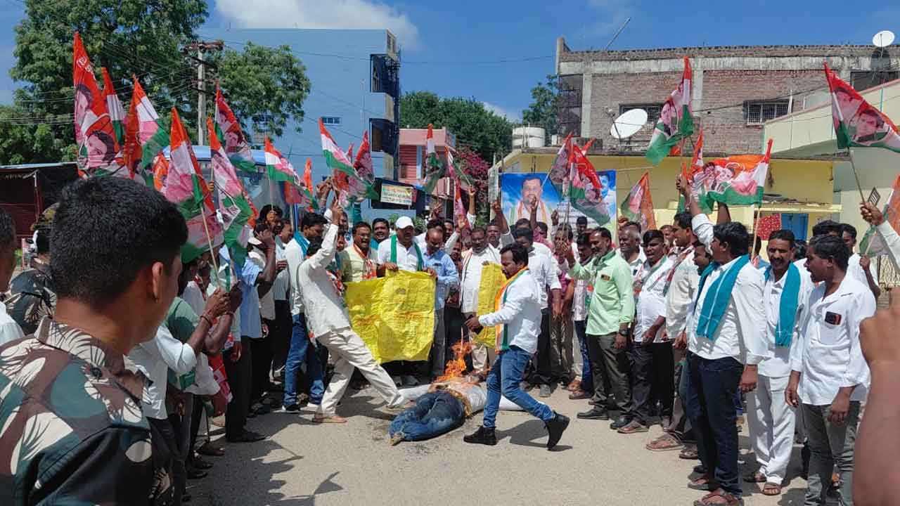 Karimnagar | సైదాపూర్లో ఉద్రిక్తత.. కాంగ్రెస్, బీజేపీ పోటా పోటీ ధర్నాలు