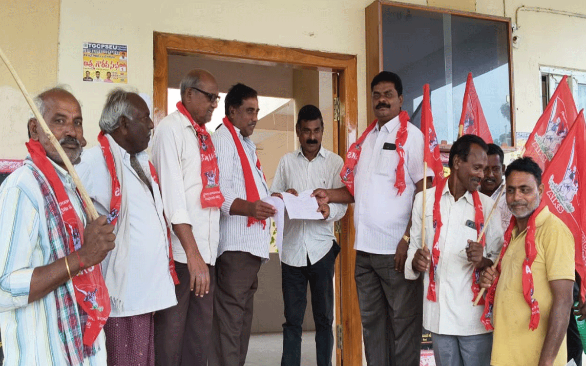 Kodada : రైతులకు సరిపడా యూరియా తక్షణమే సరఫరా చేయాలి : బొల్లు ప్ర‌సాద్