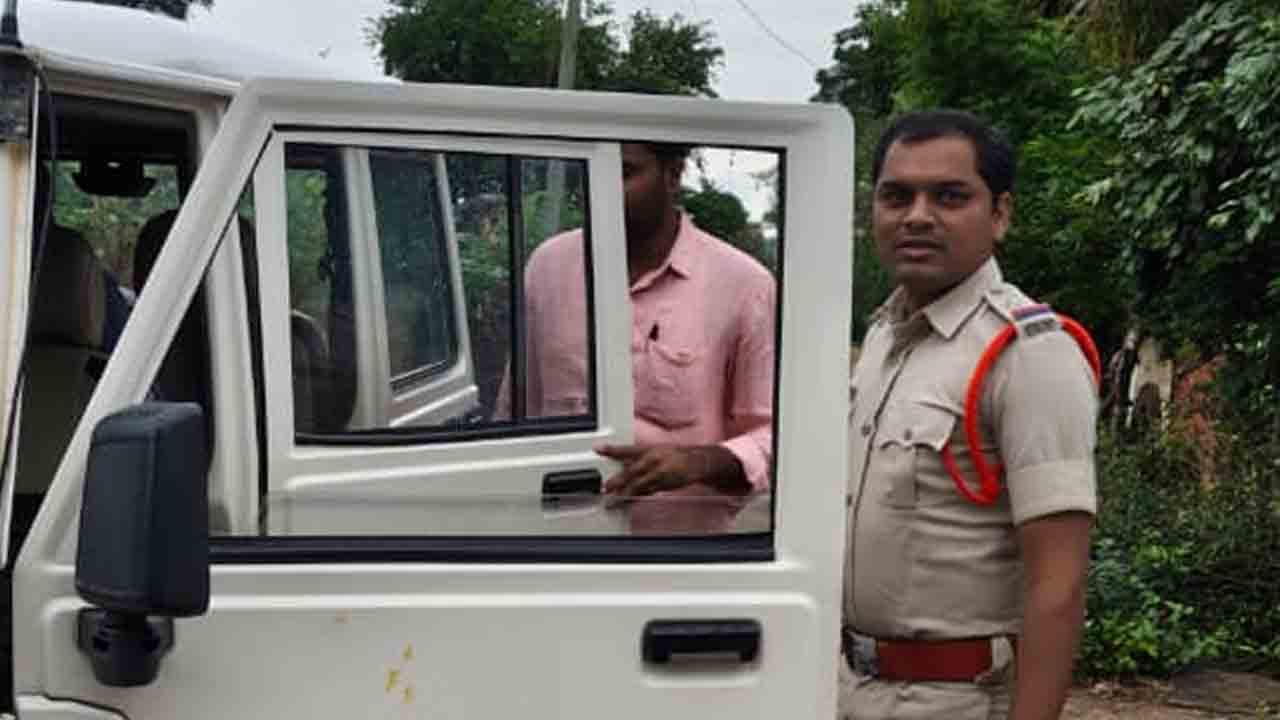 మంత్రి పర్యటన నేపథ్యంలో బీఆర్‌ఎస్‌ నాయకుల ముందస్తు అరెస్ట్