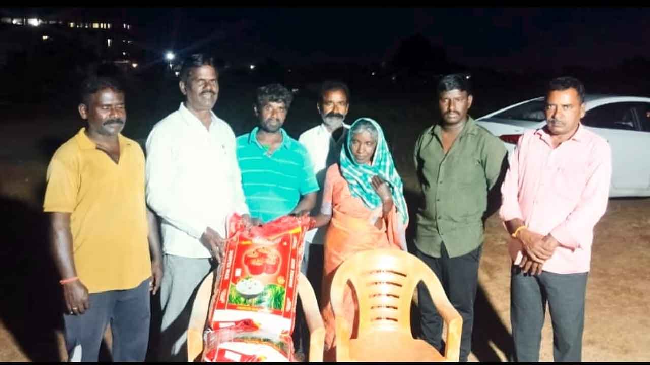 BRS leader | రాజయ్య కుటుంబాన్ని పరామర్శించిన బీఆర్‌ఎస్‌ నేత రవీందర్