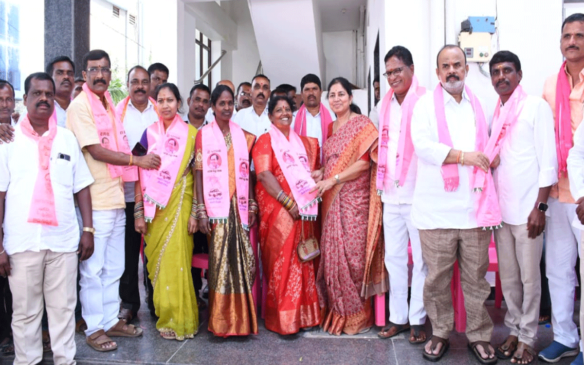 Yadagirigutta : బీఆర్ఎస్‌లోకి శారాజీపేట కాంగ్రెస్ నాయకులు