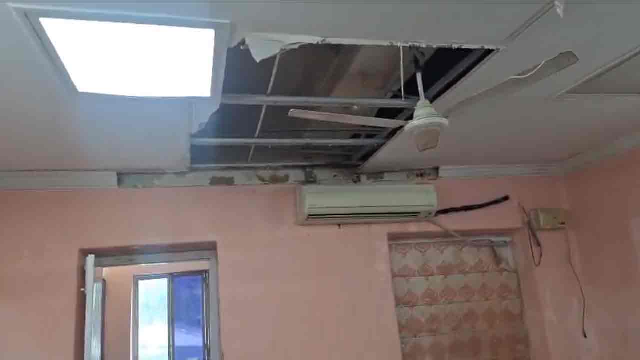 BRSLP | బీఆర్ఎస్ఎల్పీ కార్యాల‌యంలో పెచ్చులూడి కింద‌ప‌డ్డ పైక‌ప్పు.. వీడియో