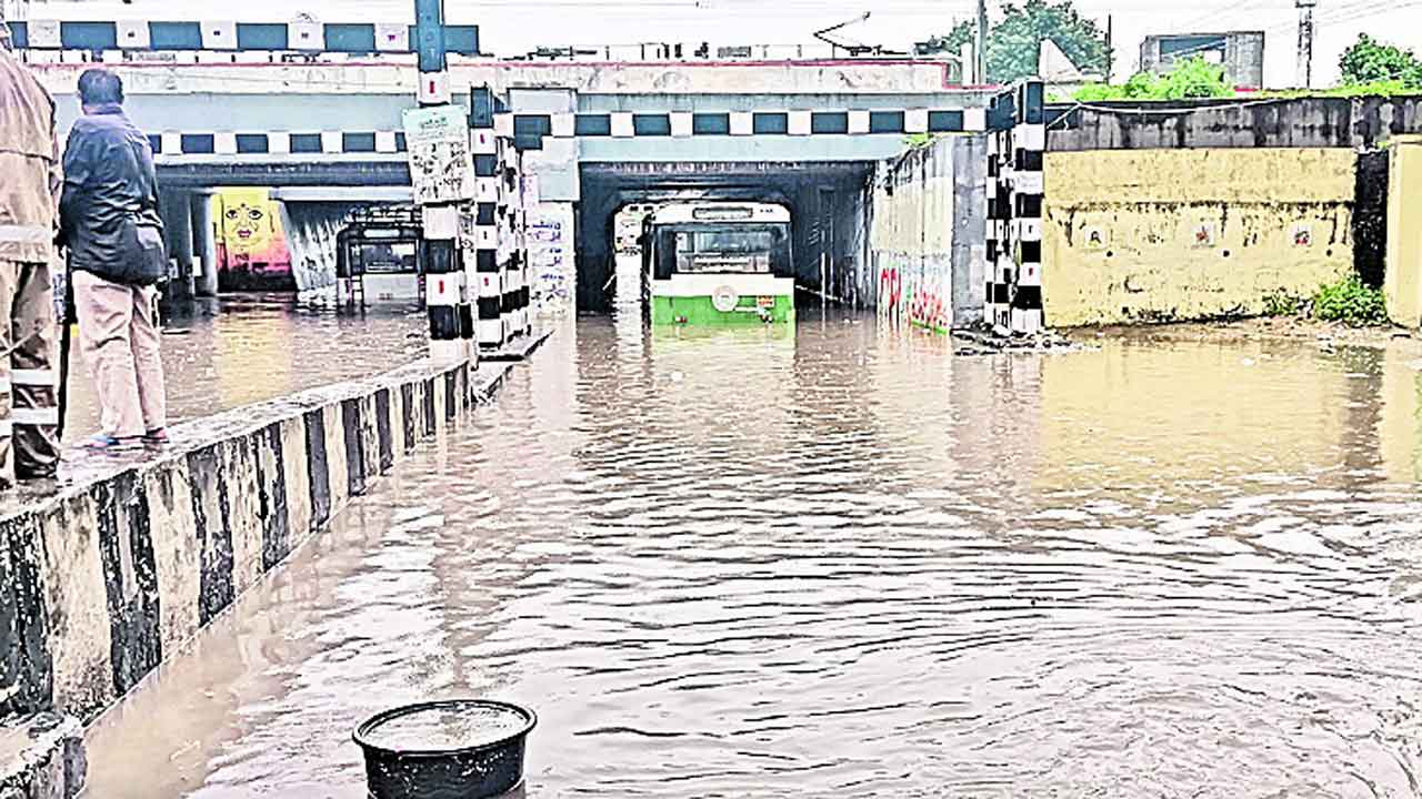 రెండు గంటలు.. 5.63 సెంటీ మీటర్ల గ్రేటర్‌ వరంగల్‌లో దంచికొట్టిన వాన