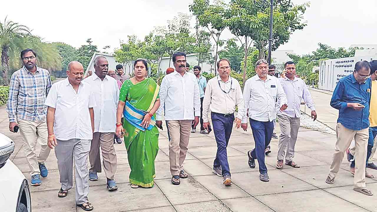 శ్మశానంలో వ్యభిచారం.. టాస్క్‌ఫోర్స్‌ దాడి.. నిర్వాహకురాలి అరెస్టు