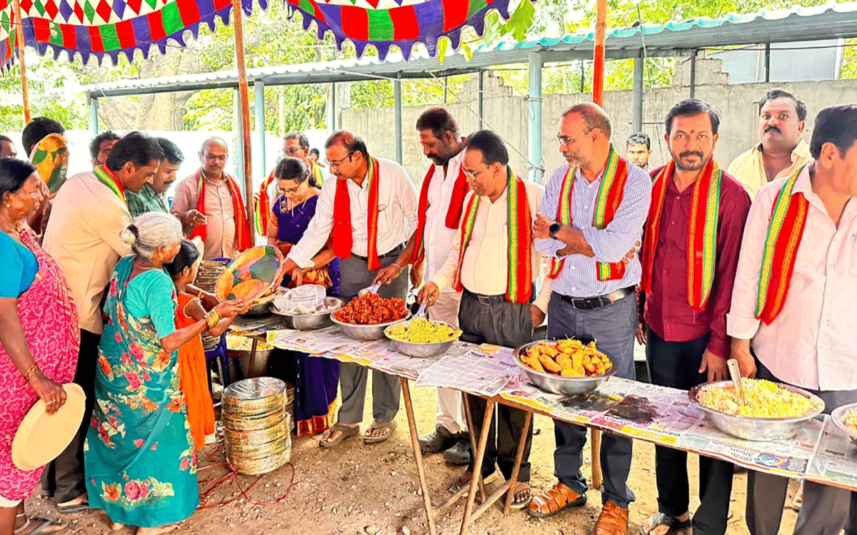 Ramavaram : ఐక్య‌త‌, ప్రేమాభిమానాల‌కు స‌హ‌పంక్తి భోజ‌నాలు దోహదం : సీహెచ్ రామకృష్ణ