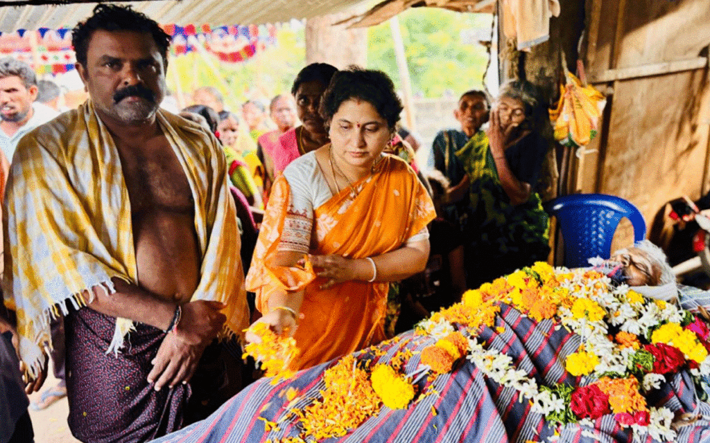 Khammam Rural : తిరుపతయ్య మృతి పట్ల మాజీ ఎమ్మెల్యే చంద్రావతి నివాళి